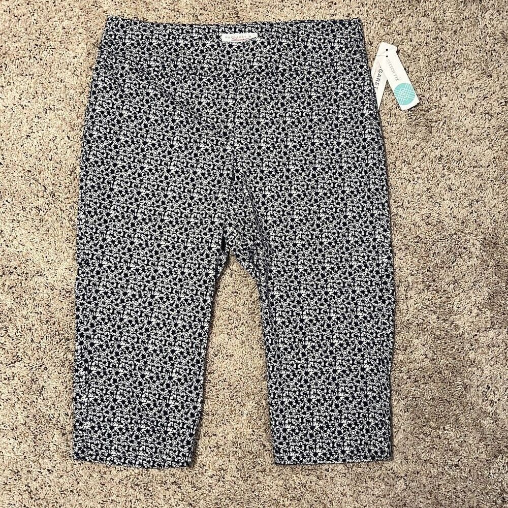 NWT Margaret M Navy White Daisy Print Capri Pants Size 1X‎